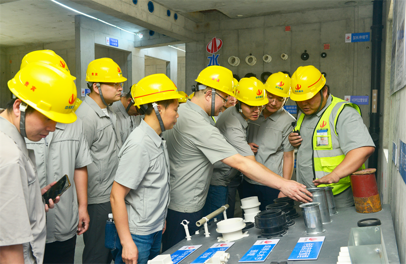 为进一步推进优质客户高效履约，提升交付品质、达成客户满意，2025年6月25日，AG贵宾会建设集团在上海组织召开2025年越秀地产、华润置业客户履约推进会。